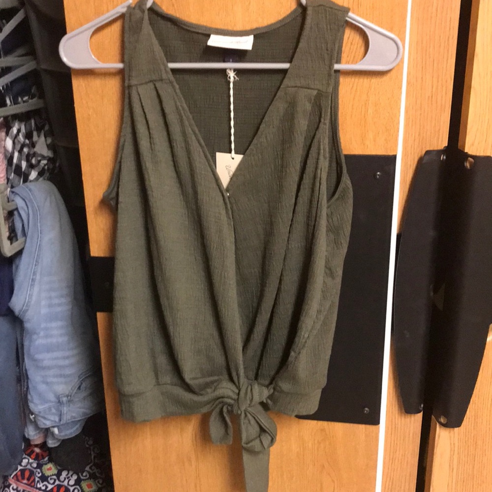 Super cute brand new top!